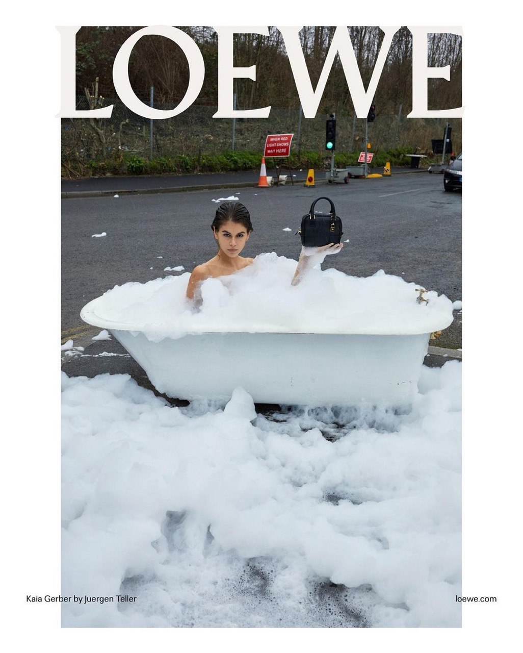 В новой кампании Loewe снялись Энтони Хопкинс и Кайя Гербер